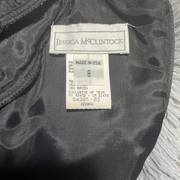 Jessica McClintock vintage dress in black velvet & lace w/ pearls on sleeves. - Picture 8 of 10